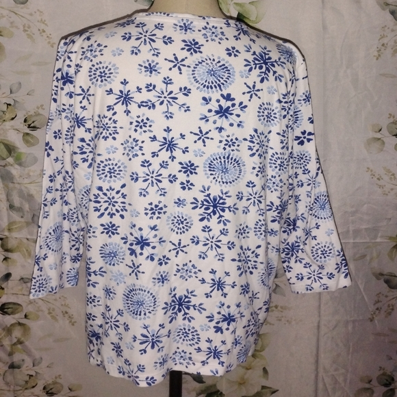 ($3Bundled) 100% Cotton Snowflake Top - Picture 2 of 3